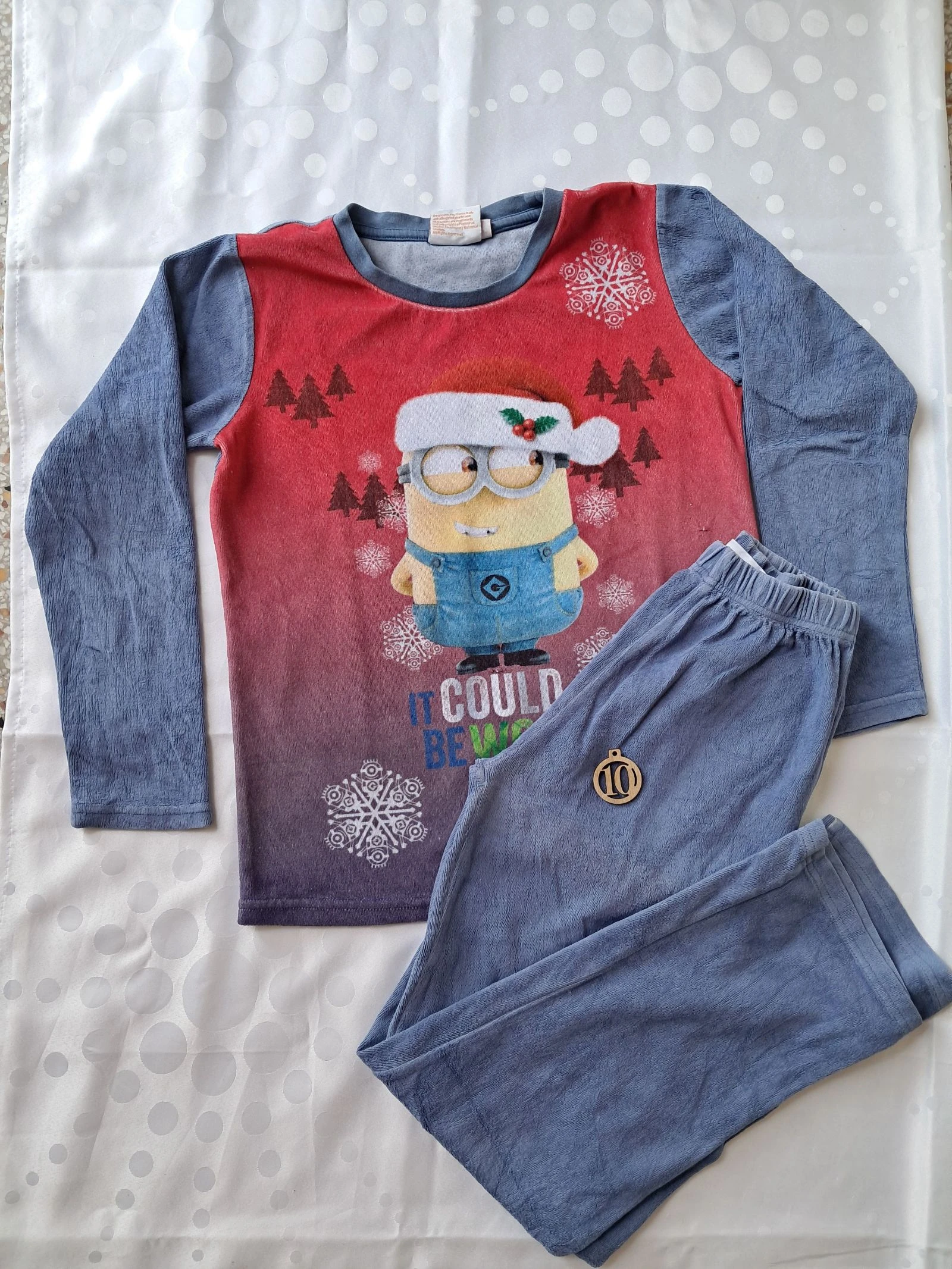 Pyjama velours minions Noël taille 10ans 